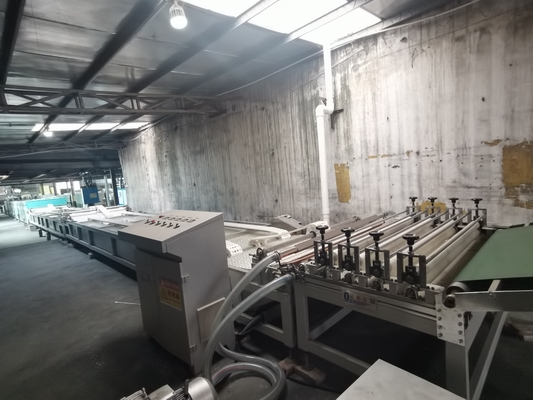 Máquina de recubrimiento UV de alta automatización con tecnología de recubrimiento de alta fiabilidad