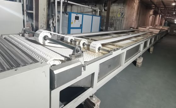 Linea de recubrimiento y recocido de pisos de ingeniería de precisión de rendimiento confiable para PVC WPC LVT