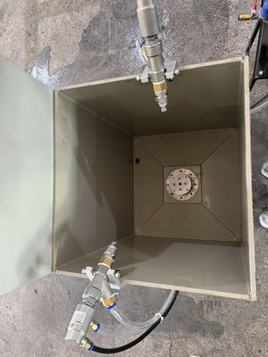 Revestidor de giro de una sola estación para contenedores de alimentos de celulosa moldeada ¢ Diseño de plataforma de banco con accesorios personalizables para I + D y producción de pequeños lotes