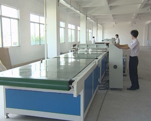 Máquina de recubrimiento de cortinas de alto rendimiento con espesor de recubrimiento de 3-80 mm y precisión de recubrimiento ± 0,02 mm