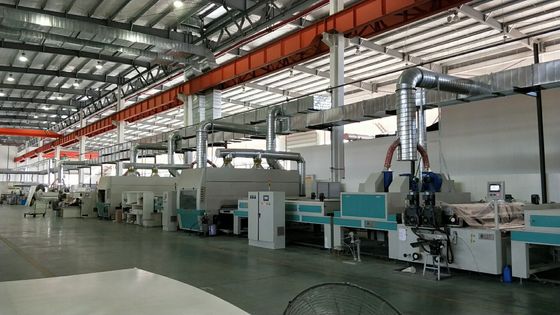 La máquina ultravioleta automática de la máquina de pintar, W1300mm rocía la cadena de producción de la pintura