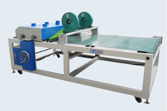 Máquina de pintar ultravioleta del rodillo del punto para la máquina 5m/Min L650mm de la impresión de Digitaces/del retiro de polvo