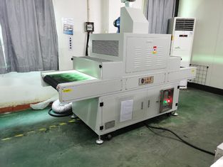 Máquina de curado ULTRAVIOLETA de enfriamiento de aire forzado 380V para los productos electrónicos de la precisión