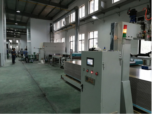 Máquina de capa ULTRAVIOLETA del control 4.5KW del PLC de Mitsubishi para el tablero del silicato del calcio