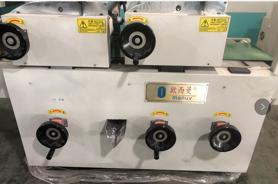 Nivel de ruido ≤ 75 dB Máquina de fabricación de rodillos transportadores con espesor máximo de revestimiento de 0,2-8 mm