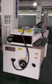 Para el revestimiento de la superficie de las placas de vidrio o madera o de acero inoxidable de la máquina de rodillos con 220V/50Hz potencia y velocidad 0-20m/min