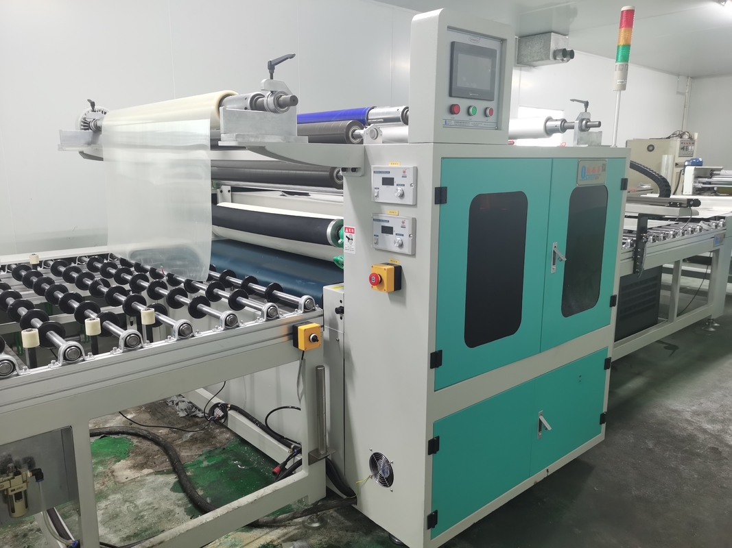 1Máquina de laminado de película de.5KW 850 mm altura 300 mm longitud mínima para plástico, acrílico, láminas, tablas, vidrio