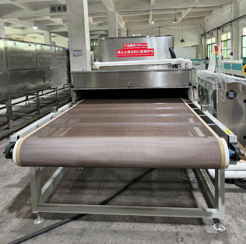 Sistema de secado por microondas eficiente en energía para moldeado de celulosa: calefacción interna rápida y uniforme