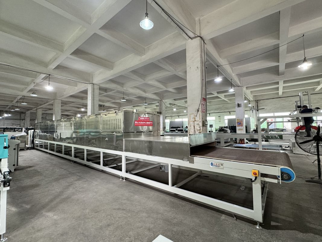 Fabricación sustentable Diseño con conciencia ecológica Máquina de secado de microondas de 14 etapas para alimentos de mar de pulpa