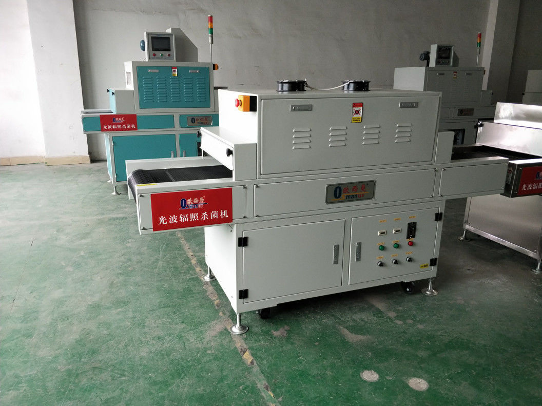 Blanco eficiente de la computadora de la máquina de la irradiación ultravioleta de la correa de la malla de 10m/Min 2KW para la caja o la ropa o el tablero de la comida