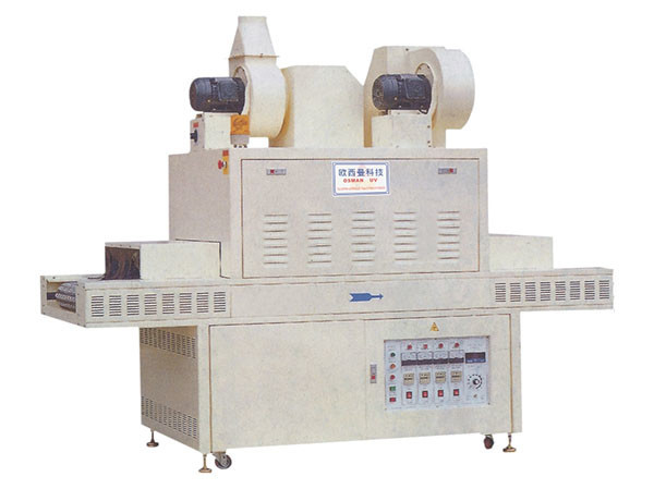 Máquina de curado UV de producción en pequeños lotes con diseño compacto 2107 mm x 1390 mm x 1900 mm