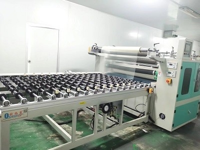 1Máquina de laminado de película de.5KW para la laminación precisa y suave de 0.03-2 mm de espesor para vidrio, acrílico, plástico, boro